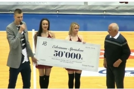 НБА. Кристапс Порзингис подарил 50 000 евро своему первому тренеру