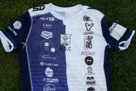 Аргентинский клуб нанес на форму логотипы 50 спонсоров
