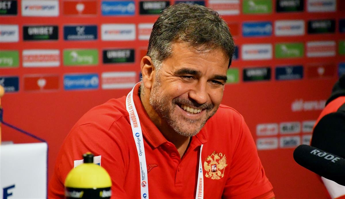 Главный тренер сборной России уволен со своего поста