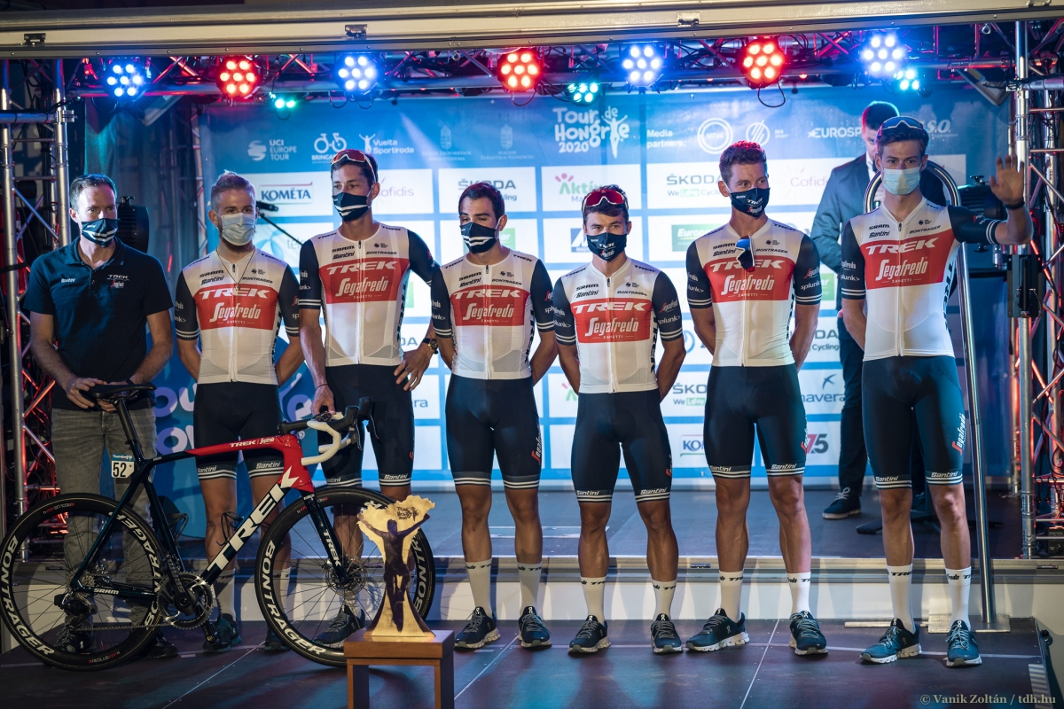 Велокоманда Trek-Segafredo снялась с классики Гент-Вевельгем-2021