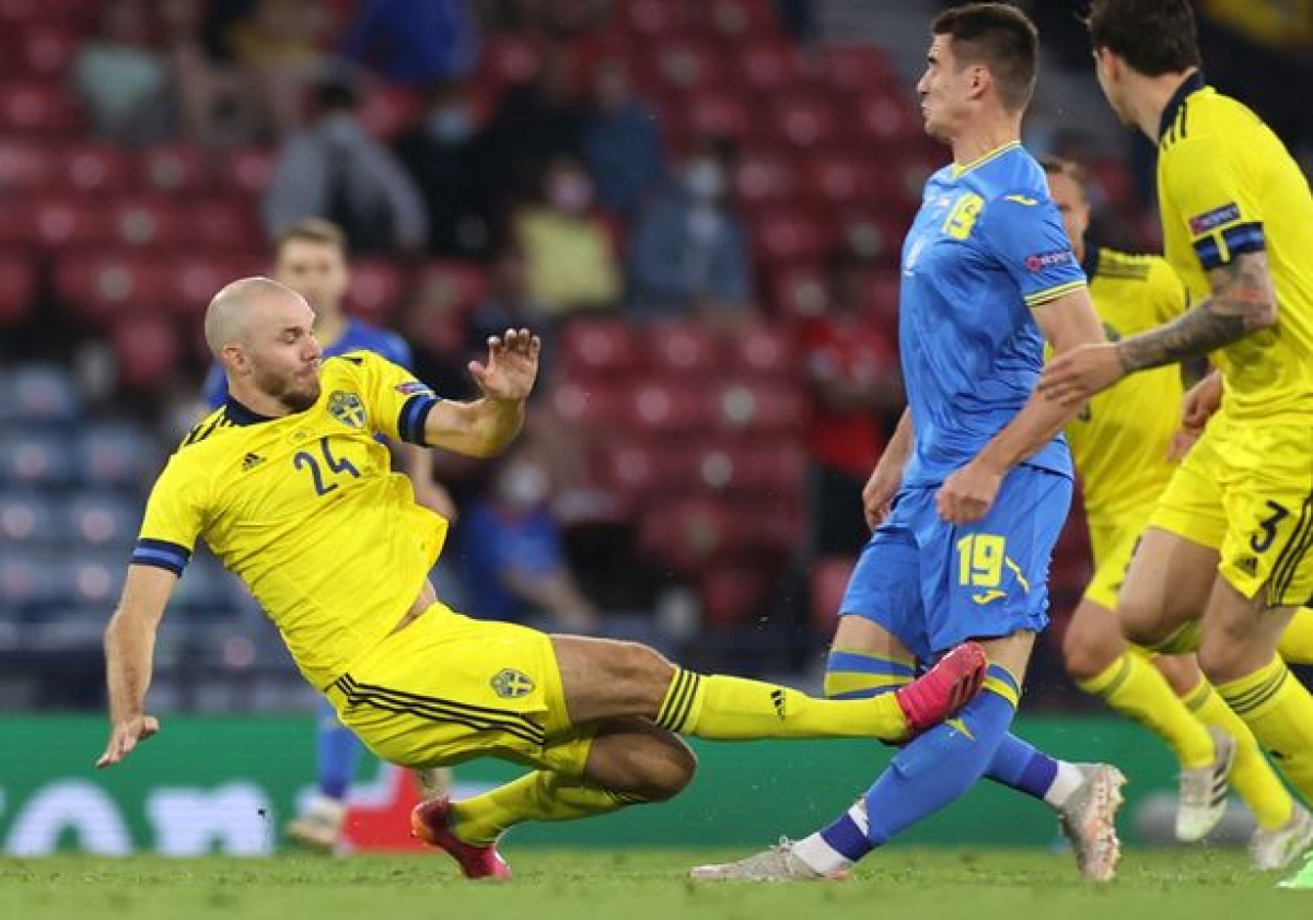Хавбек сборной Украины Беседин пропустит полгода из-за травмы полученной в игре со Швецией