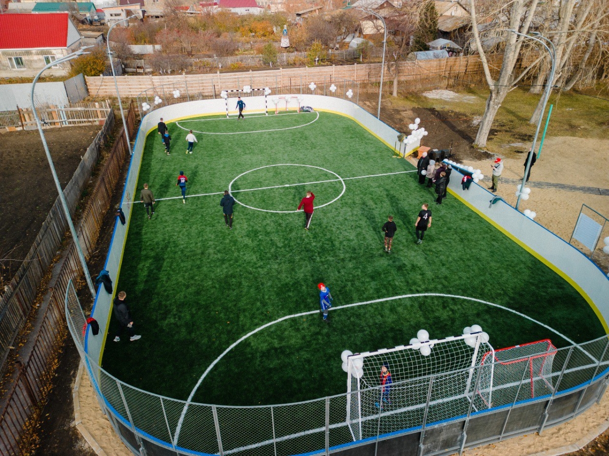 «Лига Ставок», Фонд «Созвездие Добра» и ФХР построили хоккейный корт в Свердловской области