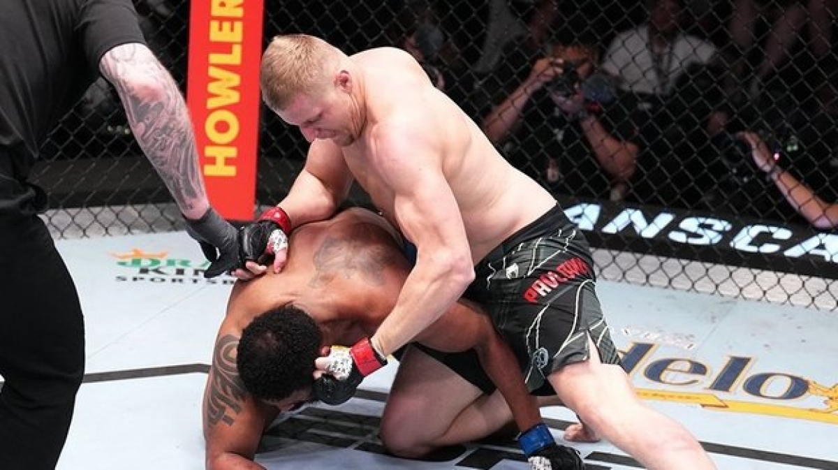 Павлович нокаутировал Блэйдса на турнире UFC в Лас-Вегасе