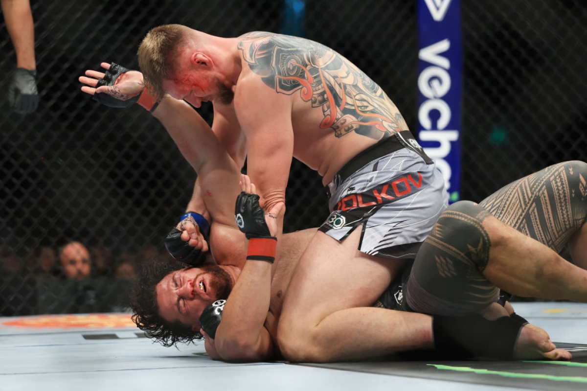Волков задушил Туивасу на турнире UFC 293
