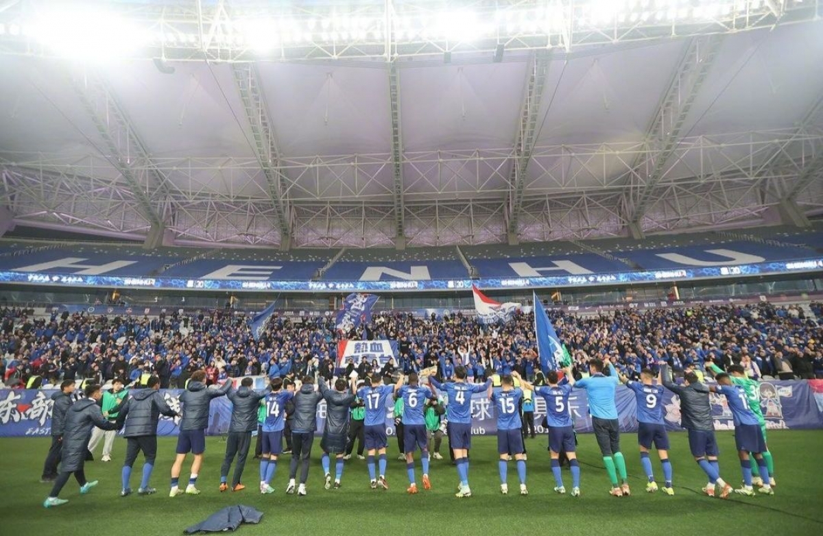 Из футбола в Китае делают культ: Слуцкий об атмосфере на стадионах в Поднебесной